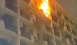 隔壁宿舍着火吃瓜,吃瓜群众现场直击