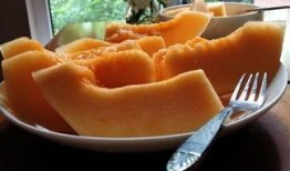 哈密瓜不能晚上吃,为何哈密瓜不宜晚上食用