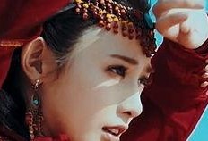 瑶瑶吃瓜吃自己,意外走红网络