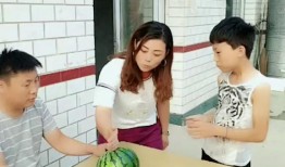 爸妈干架儿子吃瓜,儿子成“吃瓜群众”见证爸妈干架