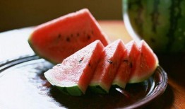 吃瓜解暑搞笑,解暑搞笑两不误