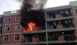 隔壁宿舍着火吃瓜,吃瓜群众现场直击